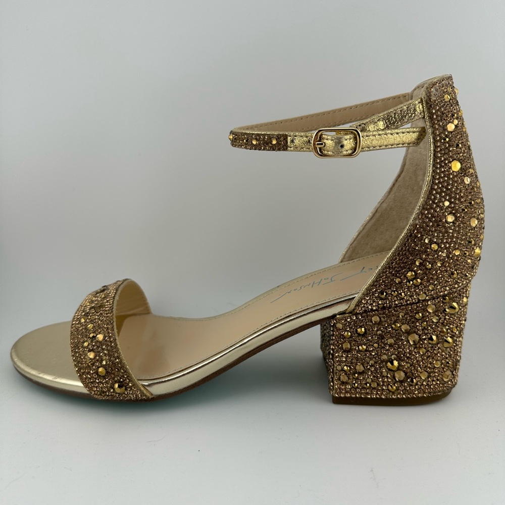 Blue by Betsey Johnson Women's SB-MARI Heeled Gold 8.5 Wide